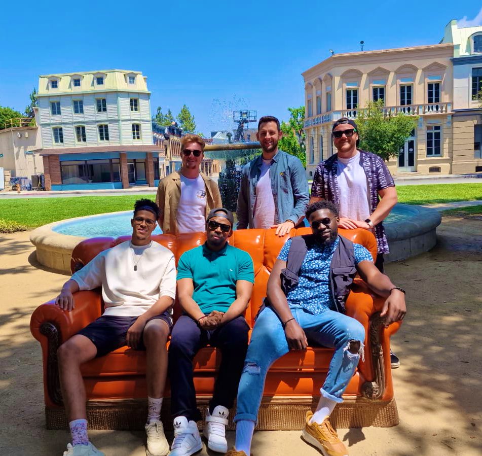 Still of the new F.R.I.E.N.D.S cast just dropped