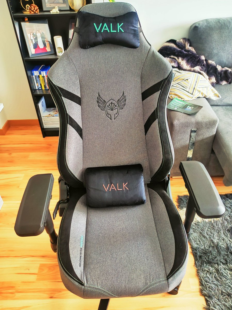 MikDaz's tweet photo. @ValkGaming Una silla con 3 pares de cojones, robusta, con materiales de gran calidad, estás sillas de verdad que son algo muy TOP, sin duda los recomendaré. https://t.co/8DWP1mSkp8