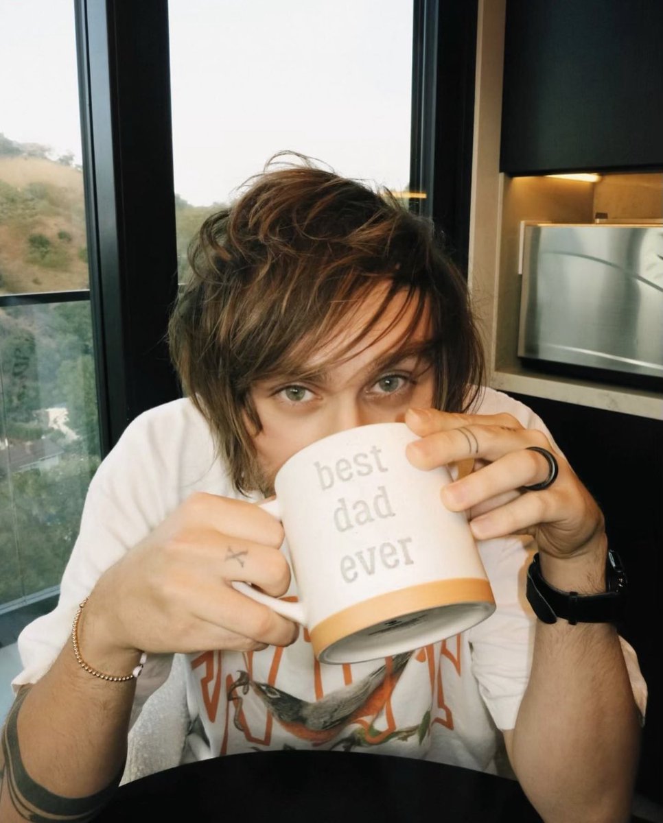 5SOS Updates! tweet media