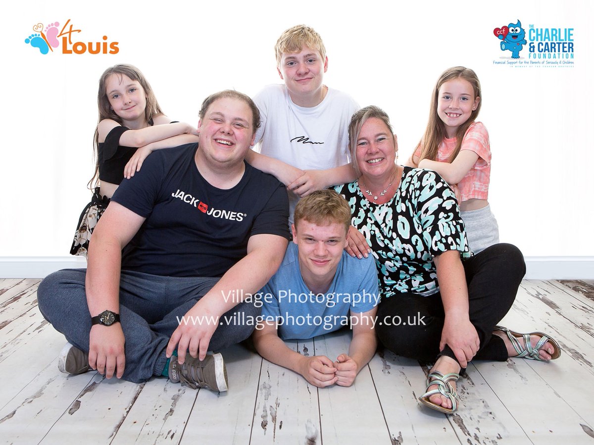 We are looking for Families to take part in the North East Family Portrait Competitons, any family combination acceptable! #familyportrait #nefollowers ow.ly/qU6B30sv9CK