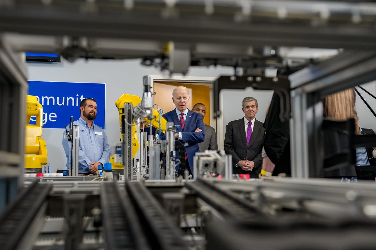 WhiteHouse46's tweet photo. Nash Community College in North Carolina is training its students for the jobs of the future.
Students are preparing for careers in industries like clean energy and manufacturing, that will continue to grow as a result of President Bidenβs Investing in America agenda. https://t.co/NexBrFw25S