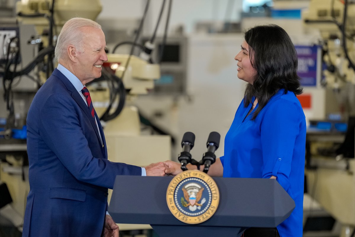 WhiteHouse46's tweet photo. Nash Community College in North Carolina is training its students for the jobs of the future.
Students are preparing for careers in industries like clean energy and manufacturing, that will continue to grow as a result of President Bidenβs Investing in America agenda. https://t.co/NexBrFw25S