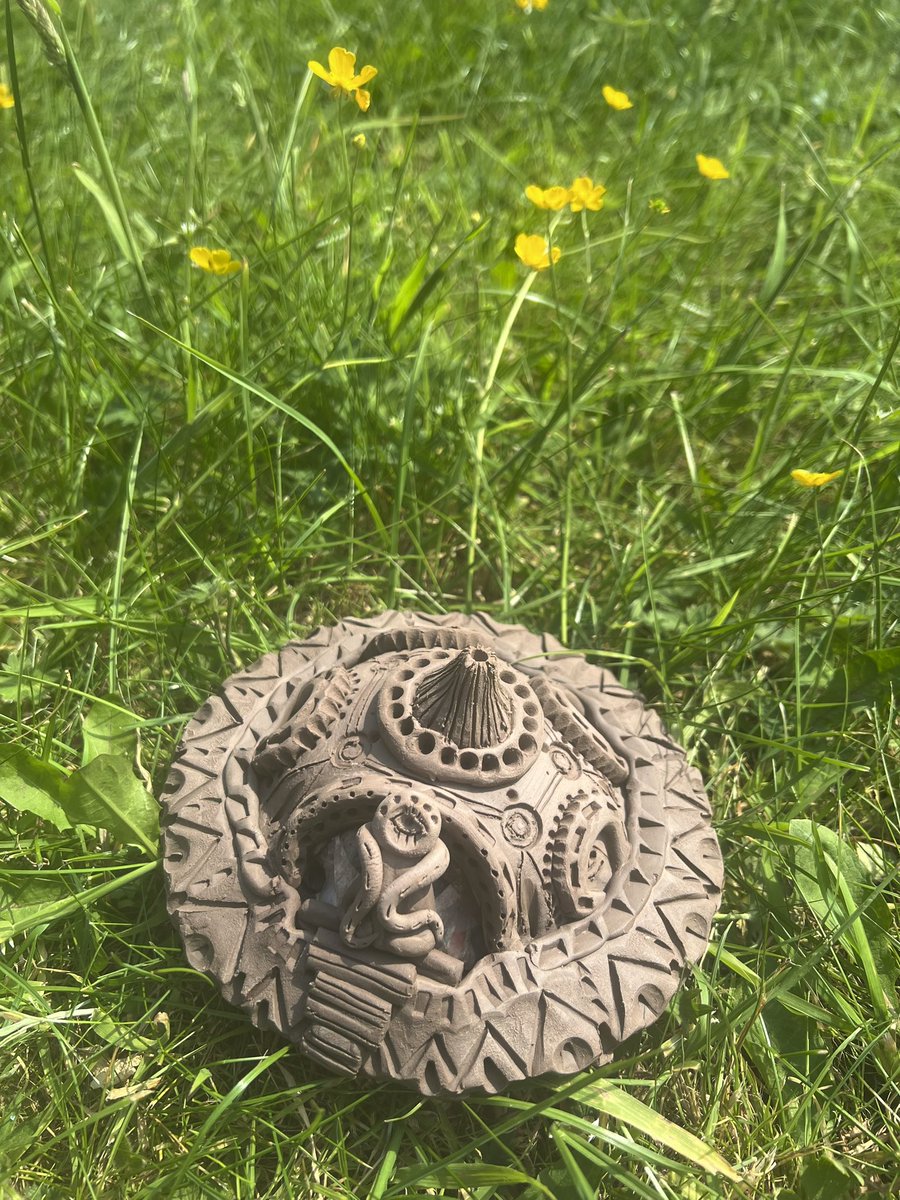 elainelimnewton's tweet image. Oooh what’s just landed?! 
.
Playing with creating some fun sculptures for an upcoming workshop @QuadParticipate @derbyquad with the Horizons youth group 
.
If you would like to work with clay with me do get in touch! 
#teachingceramics #derbyartist #InspiringSchools