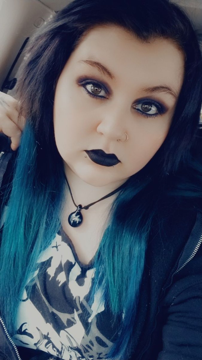 Hexiisaurus's tweet photo. New to Twitter, 
#goth #gothgirl #blacklipstick #chubbygoth #THICK #chubbygothgirl https://t.co/ZbwgfPOmgA