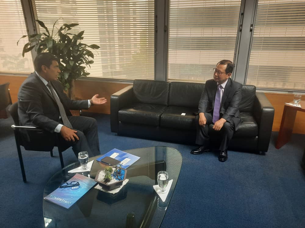 SELAInforma's tweet photo. El Secretario Permanente del #SELA, Embajador @claremsendara, sostuvo un encuentro #hoy con el Encargado de Negocios de la República de Corea, Hanuk Chung, con el propósito de fortalecer los vínculos de cooperación. https://t.co/dNp0cPAcb4