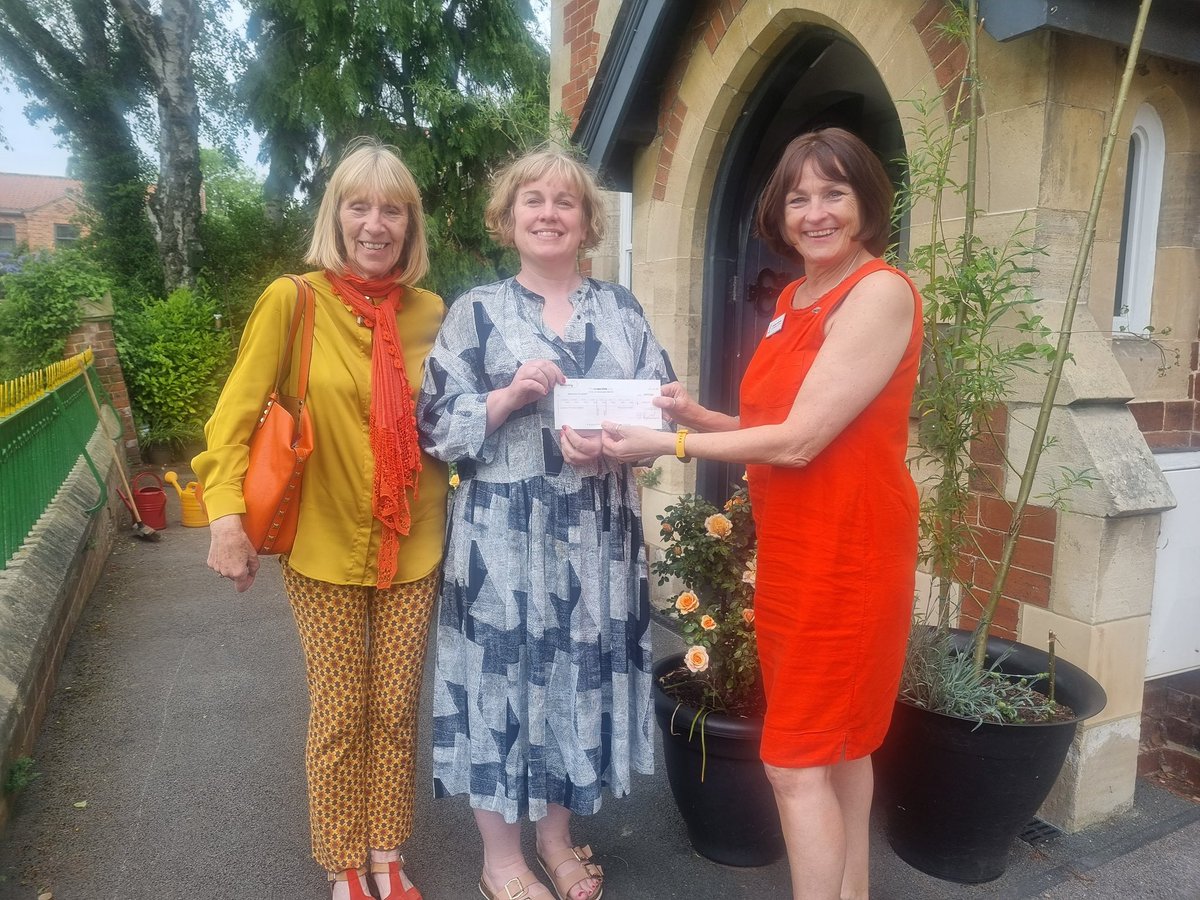 Collecting unwanted jewellery & devices raised £60.50 for @dementiaforward  given to  Debby Lennox on 25 May by Christine Anderson & Sandra Jowett
Both were wearing orange in support of #Stopviolenceagainstwomen 
@R_F_G_C 
@sigbi1 #stopviolenceagainstwomen