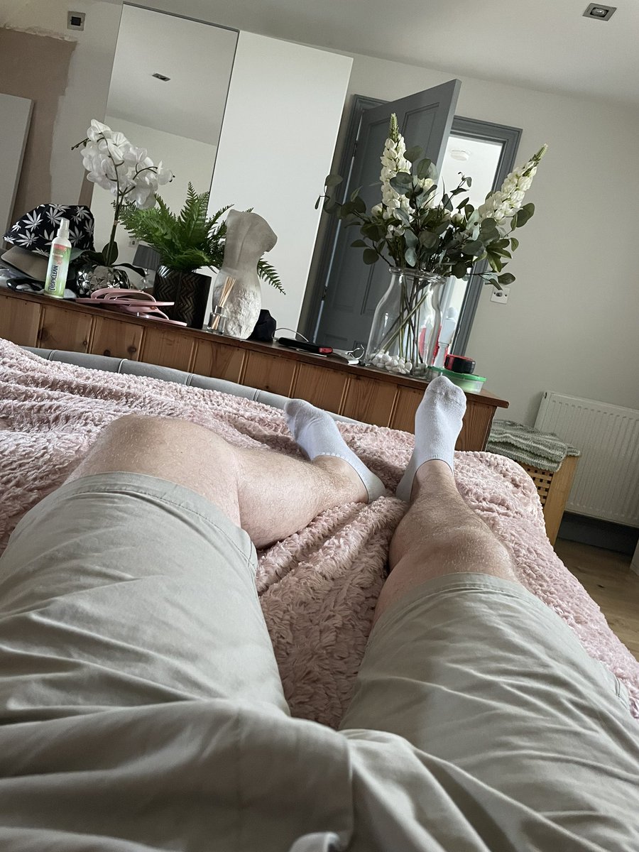 Norfolk_Master's tweet photo. Anyone else struggling to acclimatise to this heat that seems to have come from nowhere? 🥵🔥🌞 #Whitesocks #Sweatyfeet #Smellysocks #Socks #Guysfeet #Feet #Footworship #Footfetish #BiNorfolk #Curiousguy #Discreetguy #GayNorfolk #GayUK https://t.co/yT9LNQD0VE