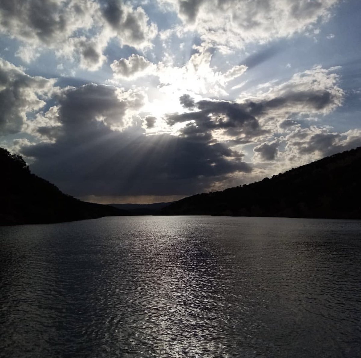 celillkarakas's tweet photo. Vakti gelince gitmenin adıdır gün batımı. Ömürden, Gönülden, Günden.
Can Yücel https://t.co/fipqjKYCv9