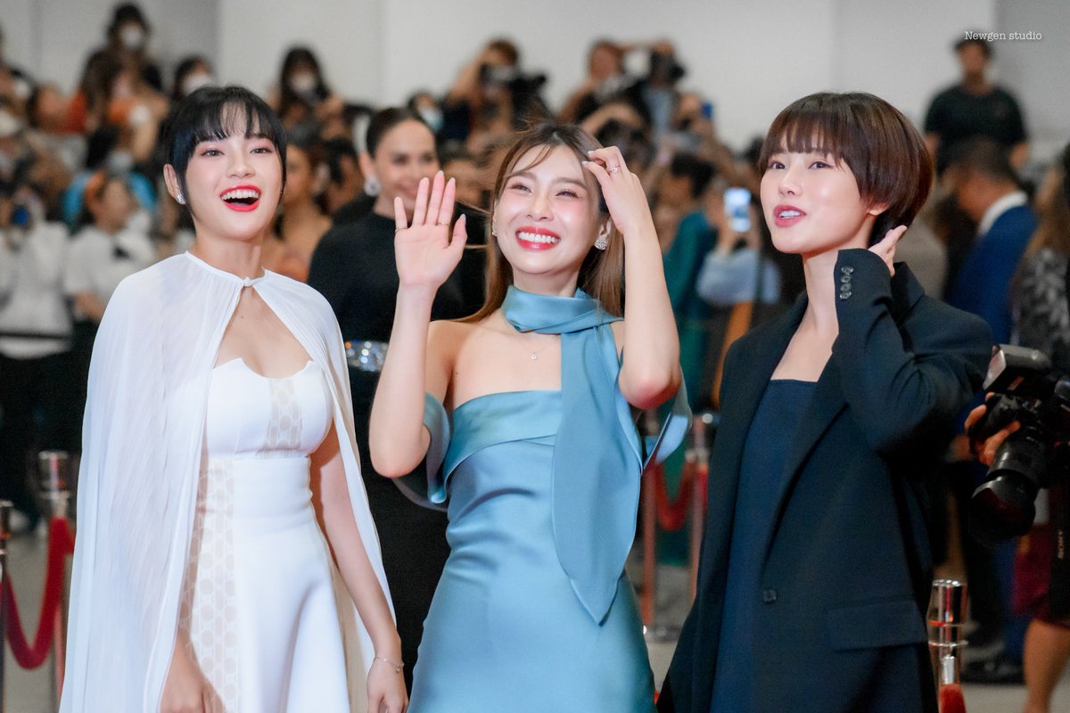 Newgenstudio48's tweet photo. Reunion 😸🍷☀️
P.s.เฌอปราง-แก้ว-มิวสิค สวยมากกก 😍💕 (1/2)
#CherprangBNK48 #CherprangAreekul #BNK48 #KaewNatruja #miusic #Newgenstudio48 #พิษสวาทเดอะมิวสิคัล #ละครเวทีเรื่องยิ่งใหญ่ https://t.co/qtH5wYkT1f
