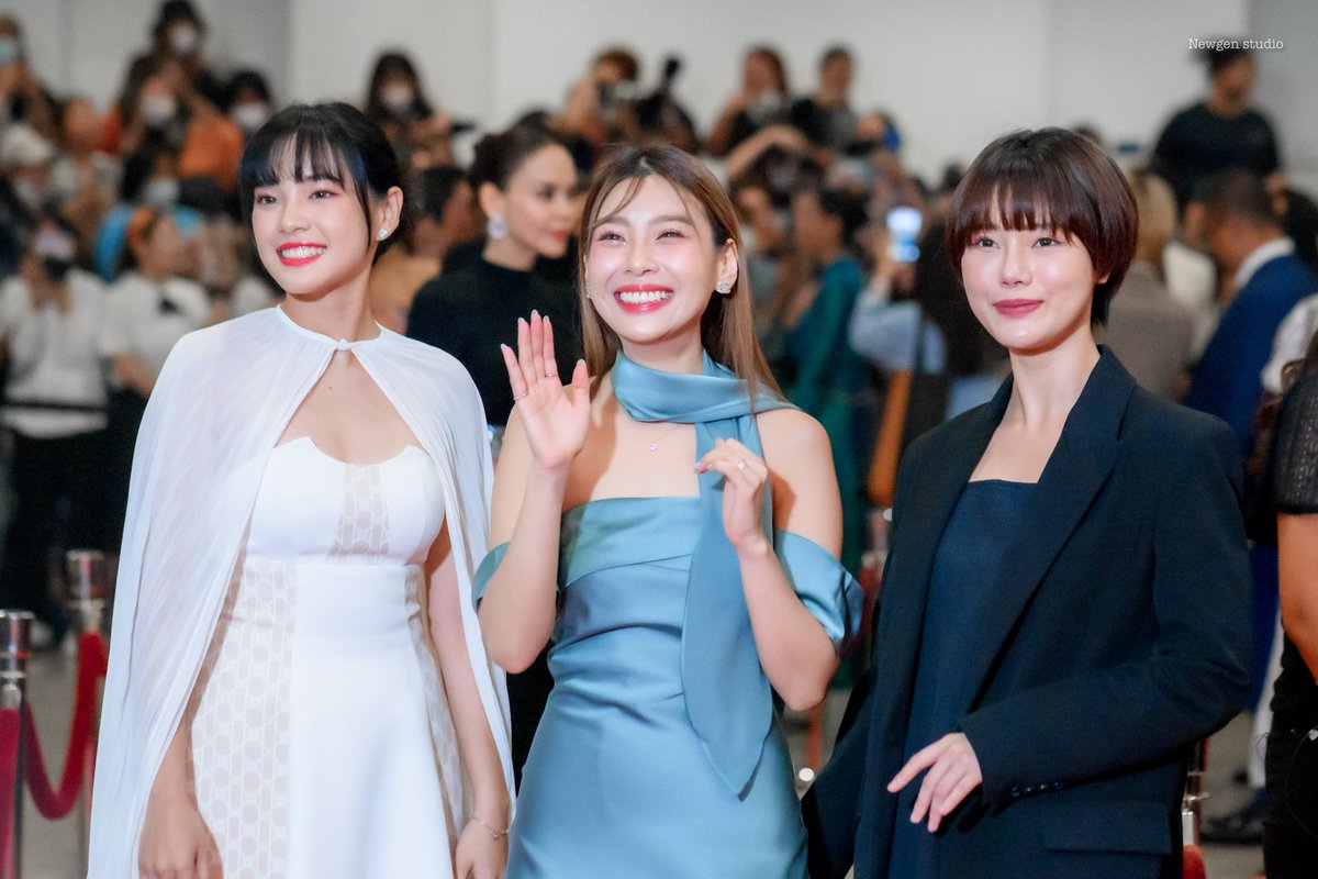 Newgenstudio48's tweet photo. Reunion 😸🍷☀️
P.s.เฌอปราง-แก้ว-มิวสิค สวยมากกก 😍💕 (1/2)
#CherprangBNK48 #CherprangAreekul #BNK48 #KaewNatruja #miusic #Newgenstudio48 #พิษสวาทเดอะมิวสิคัล #ละครเวทีเรื่องยิ่งใหญ่ https://t.co/qtH5wYkT1f
