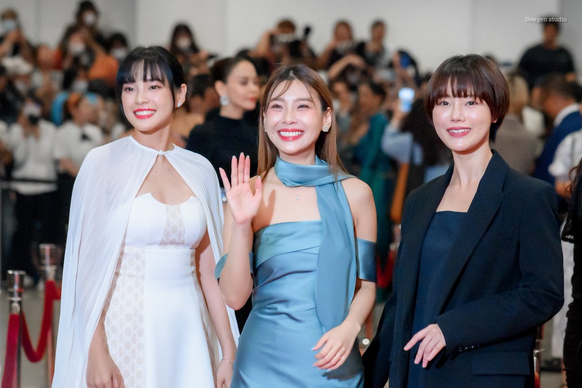 Newgenstudio48's tweet photo. Reunion 😸🍷☀️
P.s.เฌอปราง-แก้ว-มิวสิค สวยมากกก 😍💕 (2/2)
#CherprangBNK48 #CherprangAreekul #BNK48 #KaewNatruja #miusic #Newgenstudio48 #พิษสวาทเดอะมิวสิคัล #ละครเวทีเรื่องยิ่งใหญ่ https://t.co/3c2NPJ9ldx