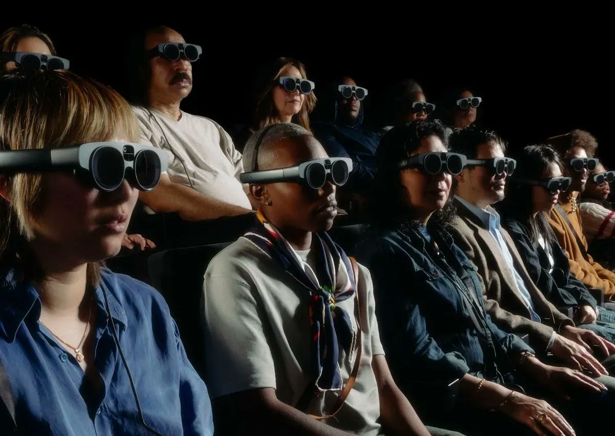 ThisWeekInXR's tweet photo. *NEW @ForbesTech ARTICLE*
Experience the future of live performance in KAGAMI at @TheShedNY. Blending theater, music, film, and Magic Leap 2 headsets, witness a mesmerizing holographic performance of Ryuichi Sakamoto. 
Read more in @CharlieFink's article: https://t.co/pIIfL2NirL https://t.co/mn3ne9TB5r
