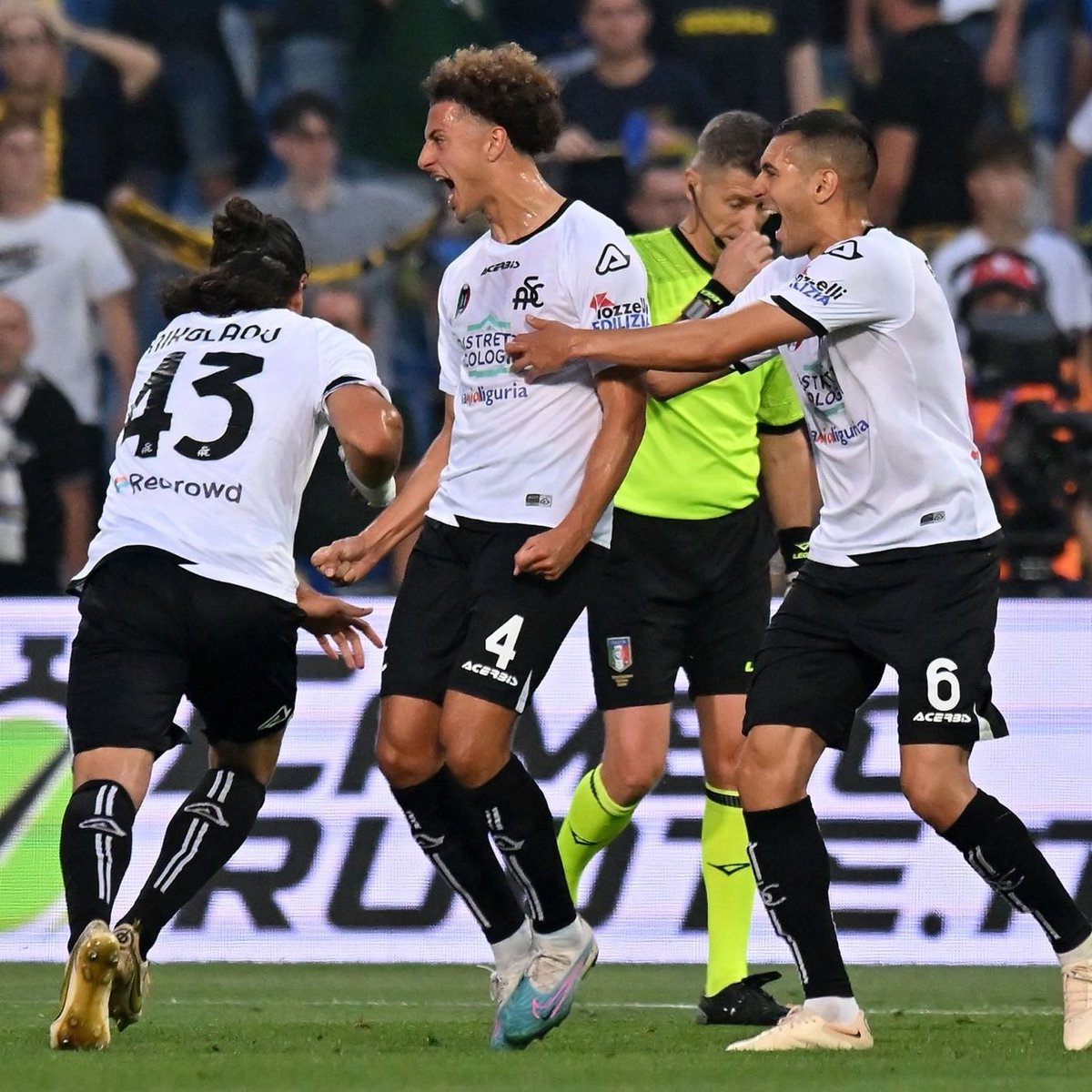 Ethan Ampadu: 8/10

Ampadu was Spezia's only signing worthy of Serie A this season.

He plays better as a defender, but easily plays in midfield. He's very good in the air, imposing himself in aerial duels.

He also gives great long balls, which create lots of goal opportunities.