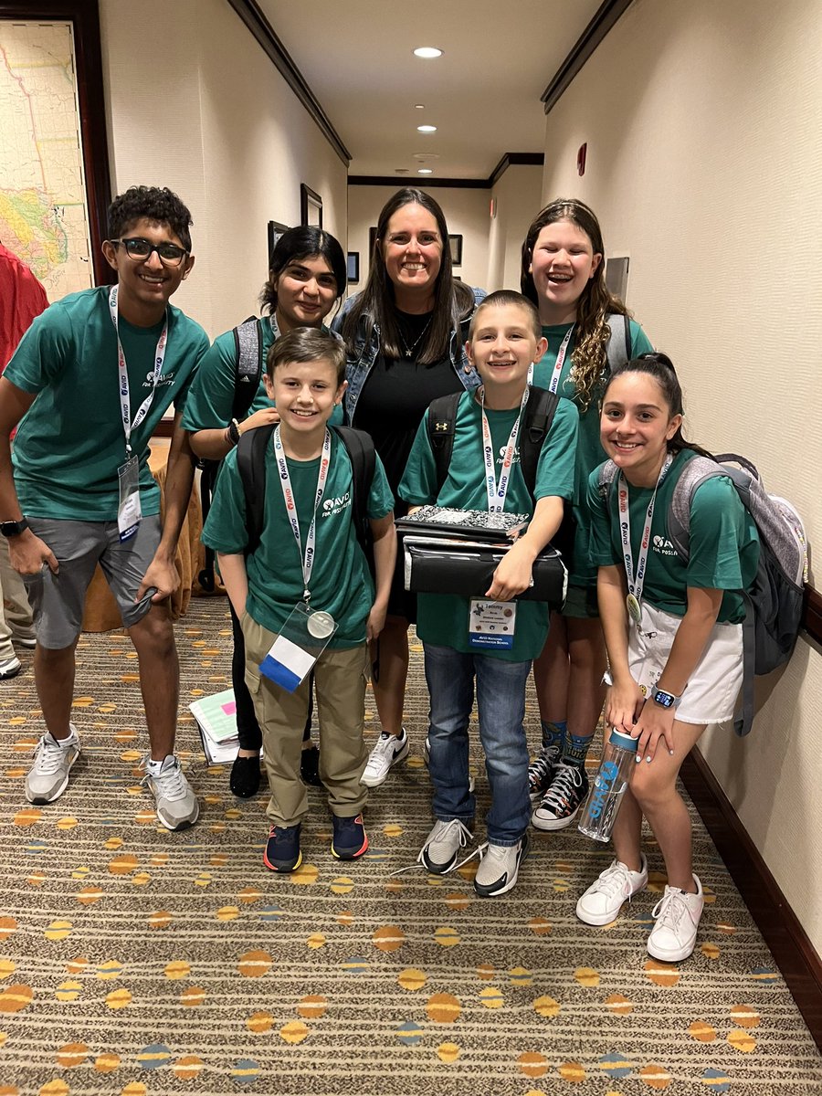 Check out <a href="/CTMSCoachMaupin/">Stephanie Maupin</a> with these <a href="/AVIDBroncos/">Heritage Broncos AVID</a> and <a href="/AVID4College/">AVID</a> Student Leaders. These Ss are the real VIPs this week at Summer Institute! #avid4possibility
