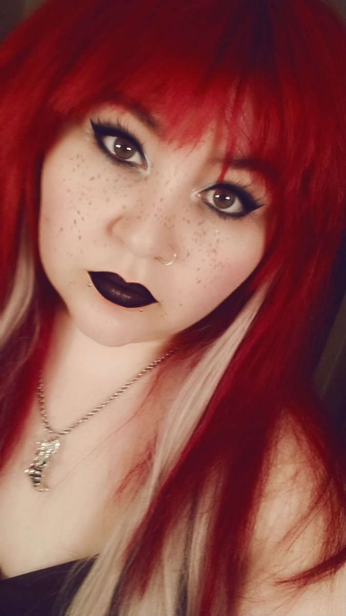 Hexiisaurus's tweet photo. #goth #gothgirl #blacklipstick #chubbygoth #THICK #chubbygothgirl https://t.co/xINZpYnCfp
