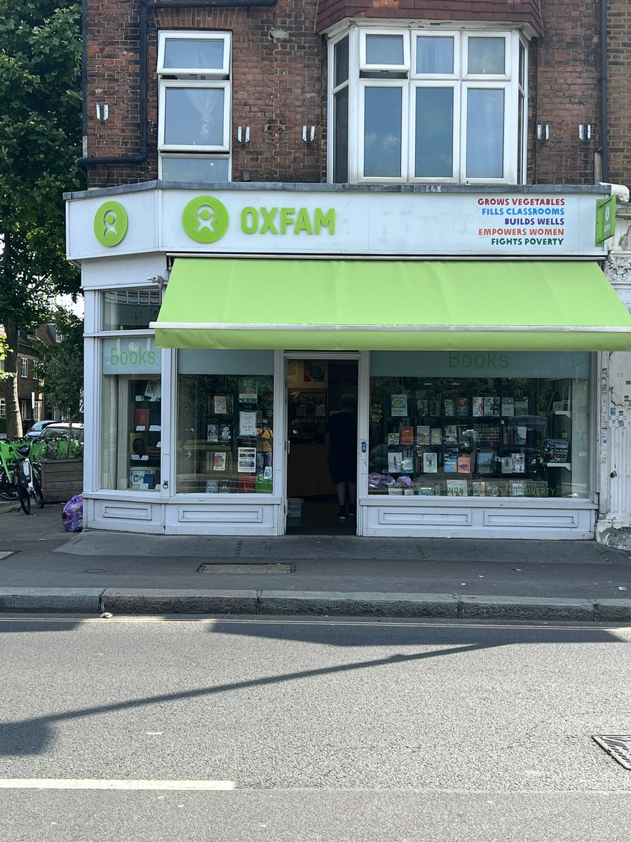 A brand new awning for Oxfam Books and Music in Chiswick, so smart! #beautifulbookshops #shopsecondhand #preloved