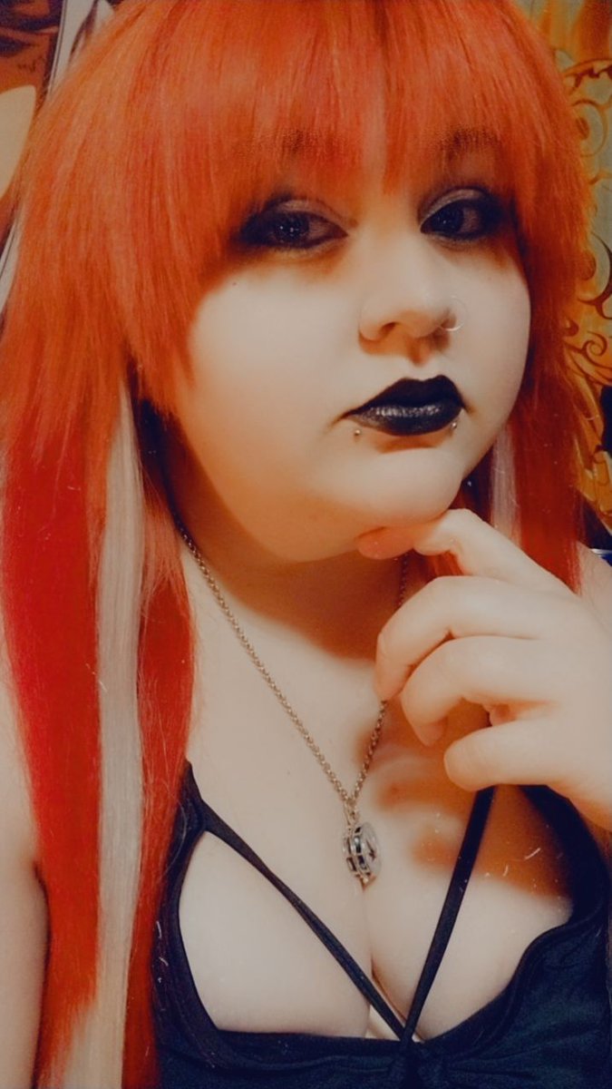 Hexiisaurus's tweet photo. #goth #gothgirl #blacklipstick #chubbygoth #THICK #chubbygothgirl https://t.co/VWSBqfABGA