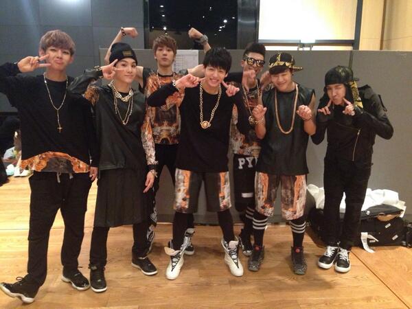 ravenfaes's tweet photo. bts debut pictures 😭 https://t.co/1xcOpfRPV3