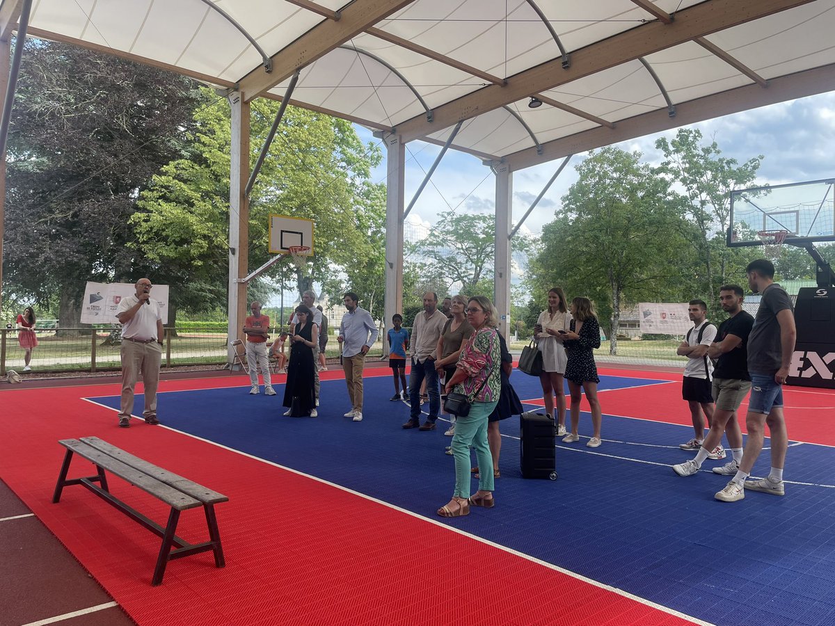 CREPS86's tweet image. Accueil officiel de la délégation chinoise de #basket3x3 féminine qui sera présente au CREPS de Poitiers jusqu’au 26 août 🏀

« Votre présence représente la force d’un territoire, avec @Grand_Poitiers et @departement86, pour attirer les meilleurs » @refrancomme