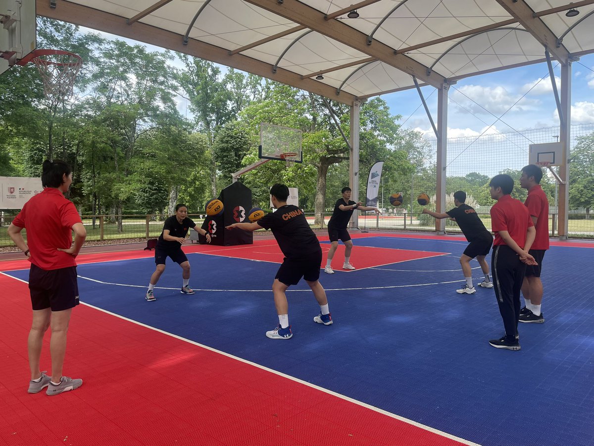 CREPS86's tweet image. Accueil officiel de la délégation chinoise de #basket3x3 féminine qui sera présente au CREPS de Poitiers jusqu’au 26 août 🏀

« Votre présence représente la force d’un territoire, avec @Grand_Poitiers et @departement86, pour attirer les meilleurs » @refrancomme