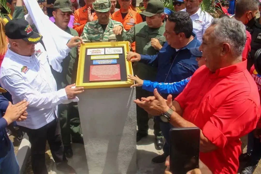 EsNoticia 📢|| Inició Plan Especial Valera Tricolor 2023 

La actividad inaugural se realizó en la plaza Miranda de La Floresta, parroquia Mercedes Díaz.

El plan estima, en 120 días, el mejoramiento de infraestructuras familiares, servicios sociales y servicios públicos