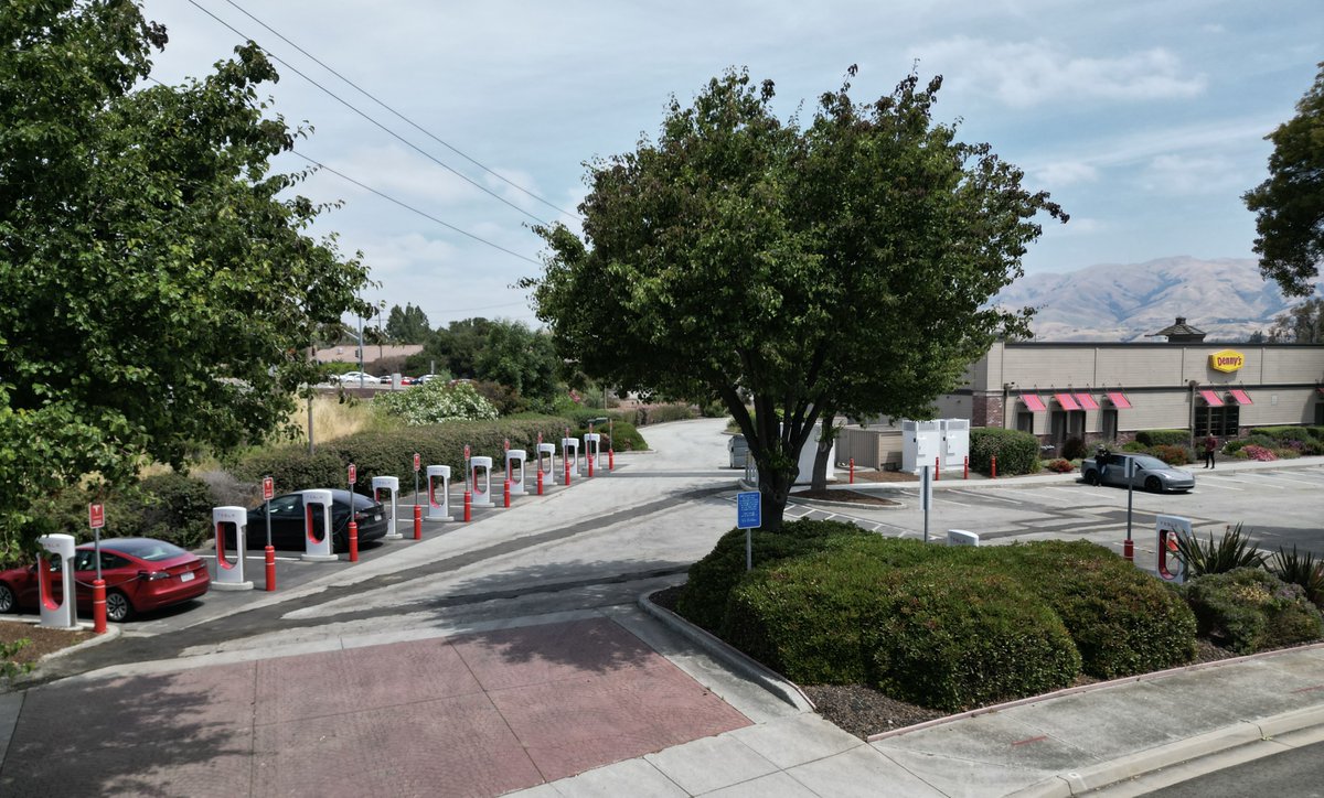 Tesla Charging tweet media