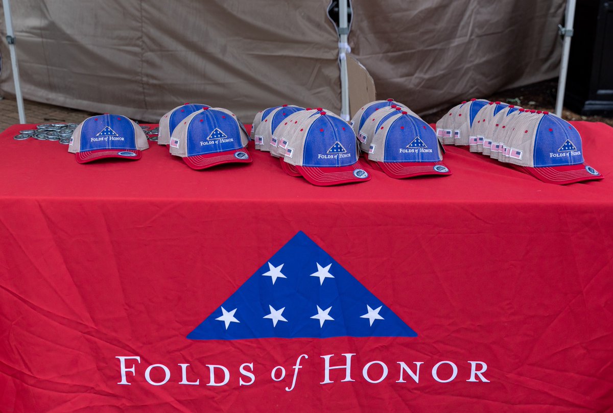 Don Manhard, channeling his inner Payne Stewart, alongside Chris Gillen of Lennar at the 13th annual Knicker Open at Medinah Country Club. Benefitting Folds of Honor, a charitable organization to educate the children of fallen soldiers. #givingback #foldsofhonor #fallensoldiers