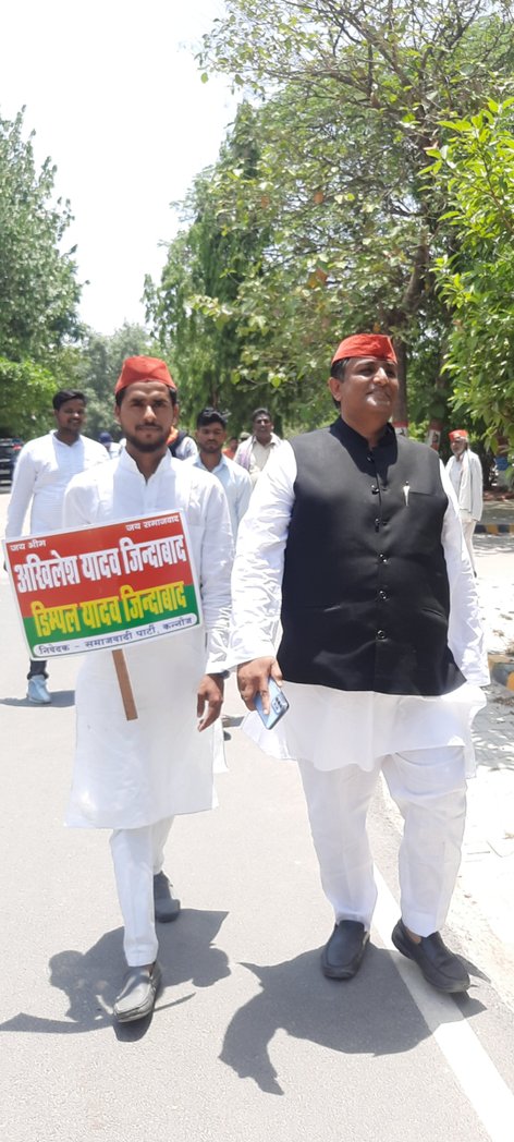 khansahab2022's tweet photo. कुछ बात है की हस्ती मिटती नहीं हमारी। 
#samajbadi #AkhileshYadav
@khansahab2022 https://t.co/GY8MYHysoA