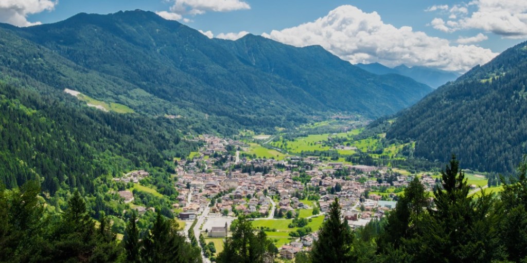 campiglioapt's tweet photo. It's the #MountainBeat Festival week!! ⛰️💓 🎶
Senti le vibrazioni e vivile con 2 concerti e 5 esperienze dove l'elemento umano e quello naturale, si intrecceranno per dare vita a momenti ed emozioni uniche.
Shake your mood con 🔗 https://t.co/VTxDsUT8Km https://t.co/ZG8tnZtEW0
