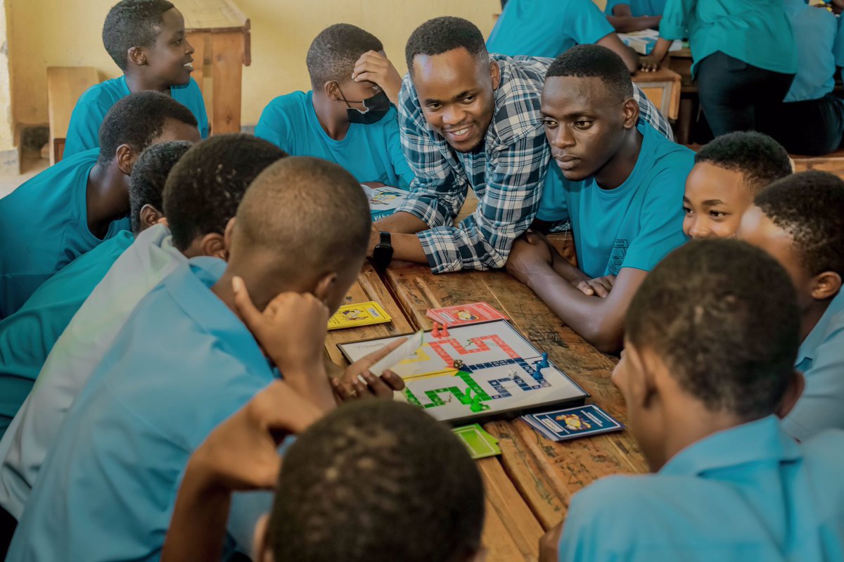 Cynthia21002754's tweet photo. In pโship with @UnescoEast #O3Project , @chbrwanda launched a campaign on prevention of teenage pregnancies, HIV & SGBV in high schools of @BugeseraDistr
Health clubs are being equipped with #YAhealthGames that enhance learning on ASRH through play.
#YAhealthGames https://t.co/0beb4HFt5n
