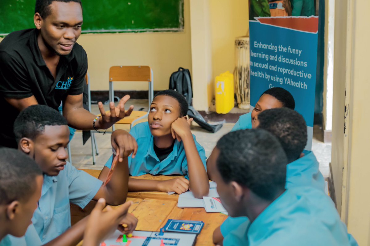 Cynthia21002754's tweet photo. In pโship with @UnescoEast #O3Project , @chbrwanda launched a campaign on prevention of teenage pregnancies, HIV & SGBV in high schools of @BugeseraDistr
Health clubs are being equipped with #YAhealthGames that enhance learning on ASRH through play.
#YAhealthGames https://t.co/0beb4HFt5n