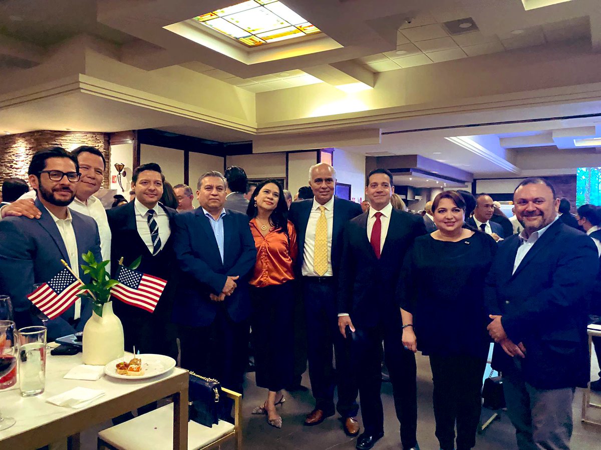 AvelinoCastro6's tweet photo. Honrado de haber sido parte de la celebración del 274 aniversario de la Independencia de los Estados Unidos. Muchas gracias al Cónsul General Ken Roy y a su esposa Yordanka, por la invitación a este importante evento que une a dos países hermanos.
@USConsuladoHer https://t.co/VuNMTtAkv8