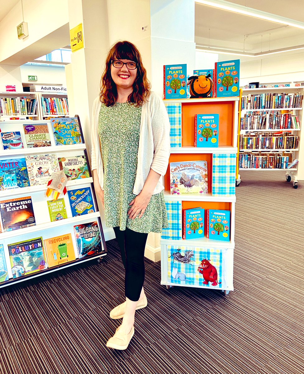 auntyemily's tweet image. Lovely to be at @AyeWrite #weewrite last week to meet nurseries and schools for ‘Tell me about… Plants’ events at @GlasgowLib Mitchell library and Castlemilk library 🌱🌱🌱🌱

Karen at Castlemilk showed me how to make  these awesome rockets AND cats - from old books 🚀 🐈‍⬛ 📚