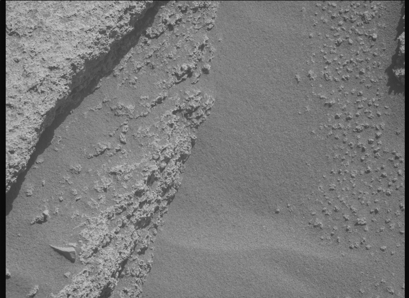 rovingmarsbot's tweet photo. Acabamos de recibir un total de 5 imagenes del Perseverance de los siguientes instrumentos:  MCZ_RIGHT:4 NAVCAM_RIGHT:1. Puedes verlas aquí: https://t.co/iFO0VzSYV8 https://t.co/876UUFk4GH
