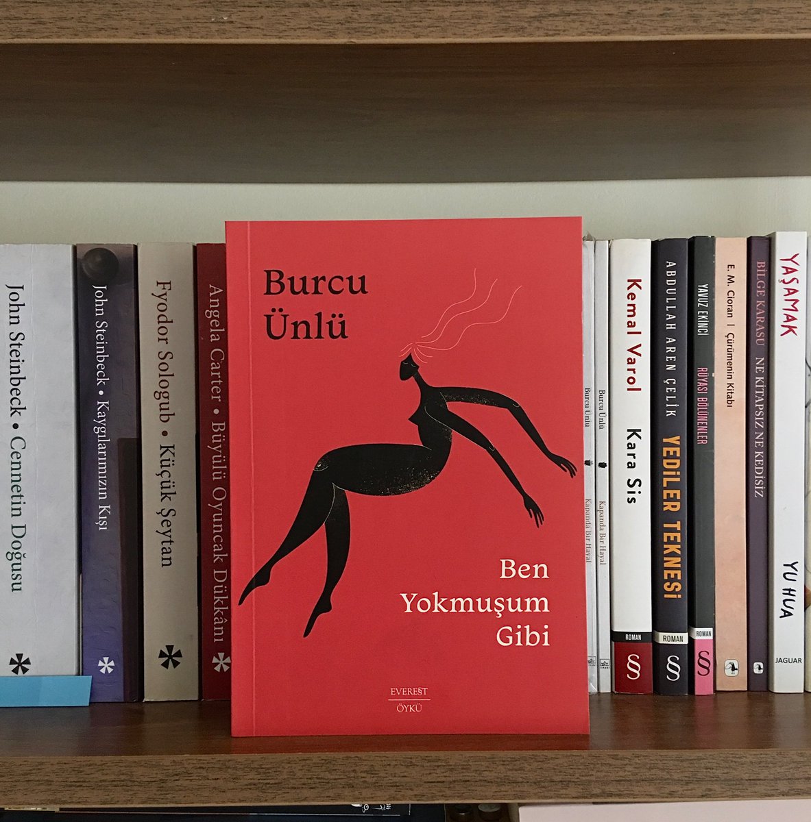 Biriciğimin ikinci bebeği bugün elime ulaştı ❤️ hemen okumaya başladım tabii ki 😊
<a href="/burcuu_unlu/">Burcu Ünlü</a> 
#burcuunlu 
#benyokmuşumgibi 
#kapandabirhayal