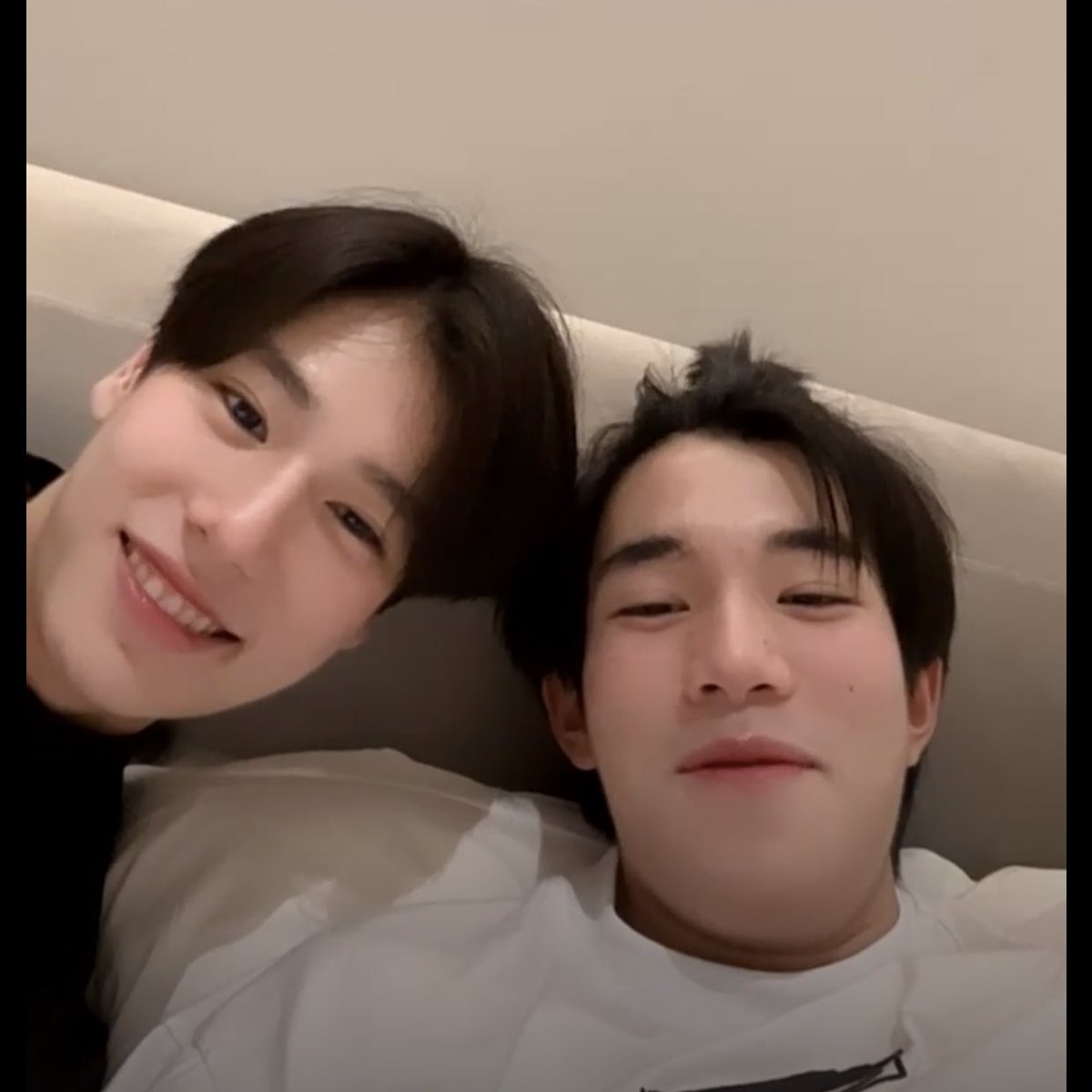 พอพานลอยทะเล tweet media