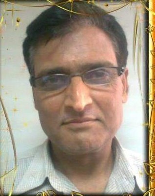 اک حُسن کی دیوی سے مجھے پیار ہوا تھا

نوید ظفر کیانی ( گانے کی پیروڈی) 😊

اِک حسن کی دیوی سے مجھے پیار ہوا تھا
دل اُس پہ فدا چار بٹا چار ہوا تھا
ہر روز مسنجر پہ وہ کرتی تھی مجھے ٹا
پابندی سے میں نیٹ پہ لاگ اِن ہوا کرتا
چیٹنگ کا مجھے بھی تھا اُسی کی طرح چسکا
گھنٹوں بنا کرتا تھا