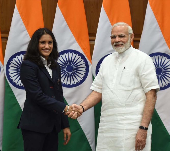 HindiHerald's tweet photo. "मैं प्रधानमंत्री की चुप्पी से आहत हूँ, जब पहलवान अनुराग ठाकुर से बात कर रहे थे तो वे फोन पर व्यस्त थे, मेरी चिंताएं सुनने में उन्हें कोई दिलचस्पी नहीं थी!"   ~ विनेश फोगाट 
#WrestlersProtest #VineshPhogat 
File pic. https://t.co/FeITJgVTz2