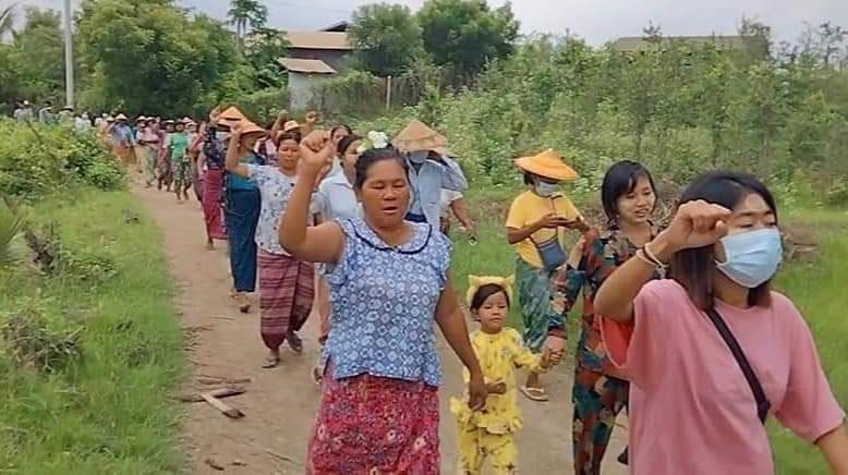 TostevinM's tweet photo. Myanmar’s Sagaing Region has become an increasing centre of resistance to the junta - and a target for its attacks. Pictures from another day of protest in towns and villages from @DemoRevoMM https://t.co/SekfIl5wv0