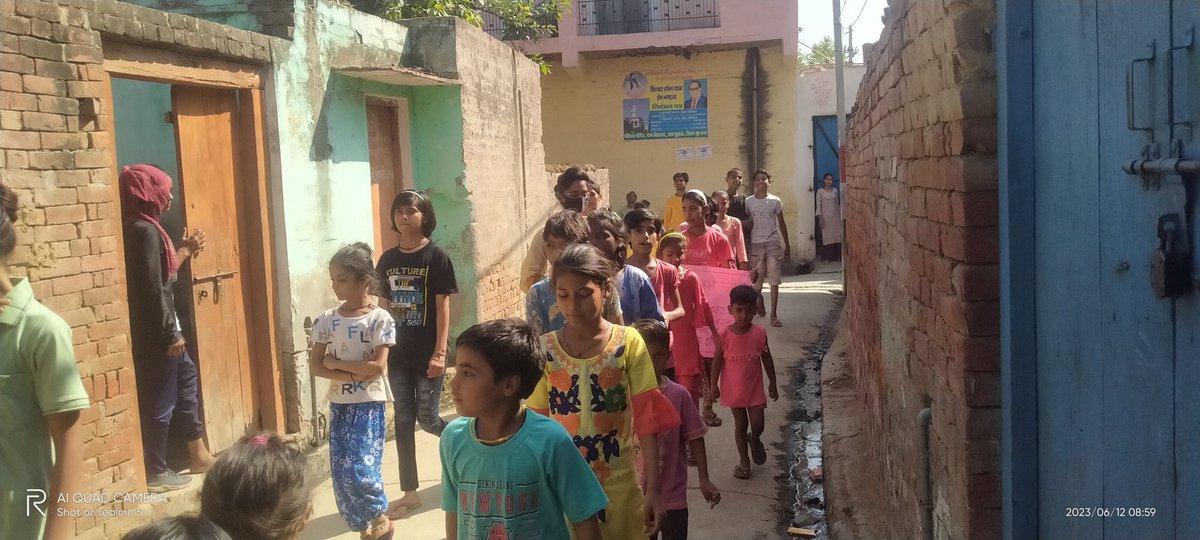 RahulNeemiaji's tweet photo. @ActionAidIndia 
ग्राम बिटावदा ब्लॉक बुढाना 
बाल श्रम निषेध दिवस का आयोजन 
आज गांव में बच्चों और उनके अभिभावकों के साथ बाल श्रम निषेध दिवस मनाया गया इस दौरान बच्चो के अभिभावकों के साथ शिक्षा को लेकर बच्चों में अभिरुचि पैदा करने के लिए किस तरह से उन्हें प्रेरित किया जाए बात की गई। https://t.co/aARsVJIDeH