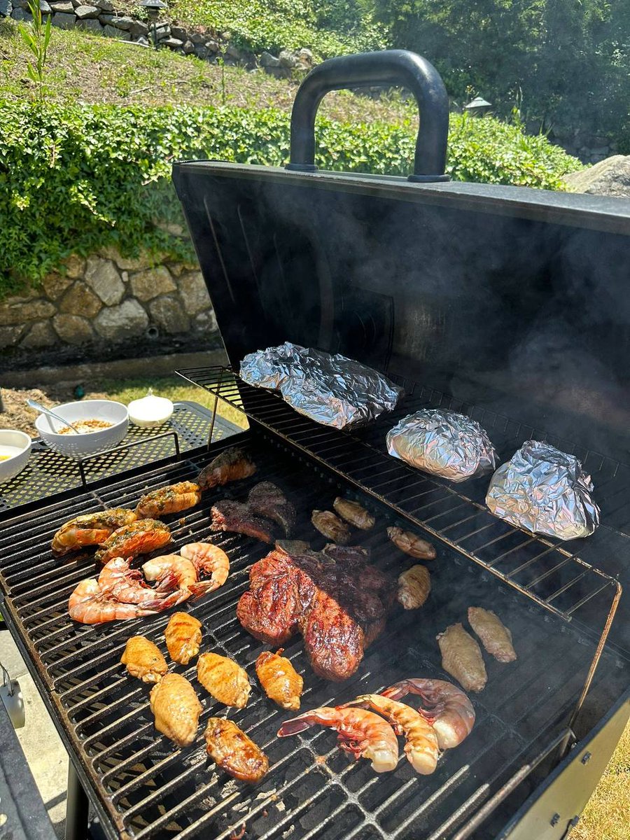 mina_tyrone03's tweet photo. "With the delicious taste of grilled meat, we can appreciate the friendship and feel the simplicity but full of warmth of life." #raresteak #raremeat #steaklover #meatlover #steaktime #steaks #steak #ribeye #ribeyesteak #tbonesteak #tbone #grill #grilledsteak #grilledmeat #grille https://t.co/Y5EDcU7b98