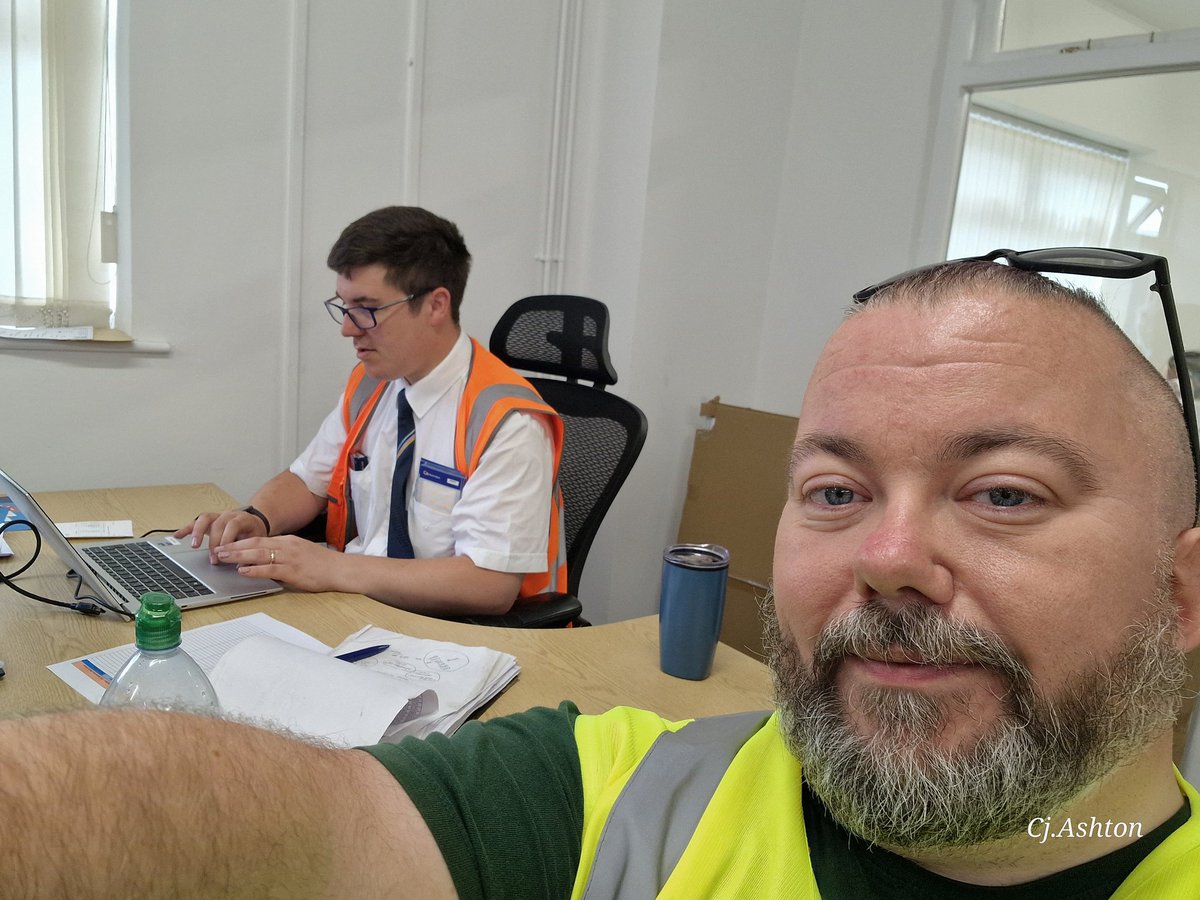 Come to our Heywood depot for the week.....Our <a href="/Buses2012/">Buses2012</a> trying to look important. Lol

Love you really Baggers