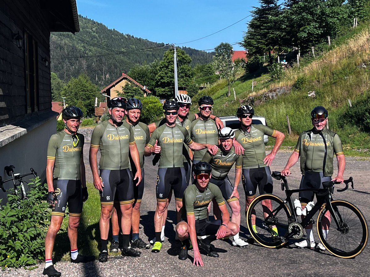 WCWergea's tweet image. Heerlijke 1e dag gehad, zoals gewoon met onze reisjes is het wederom prachtig weer. 1e lekke band was eens een keer niet voor George.