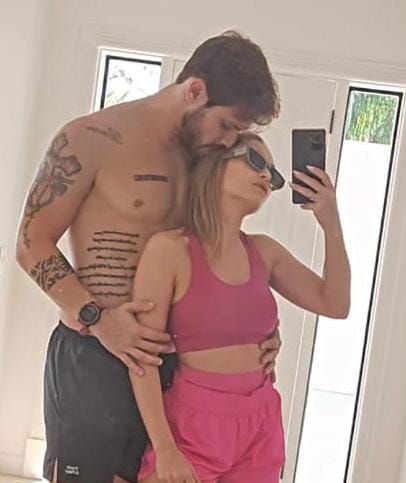 lililopezyy's tweet photo. Feliz dia dos namorados para esse casal lindo e abençoado ❤️

Que o amor, companheirismo, reciprocidade e respeito sejam sempre o pilar desse relacionamento 🙏❤️

#Becaz 🍷🦋 https://t.co/O9RUmw9LFc
