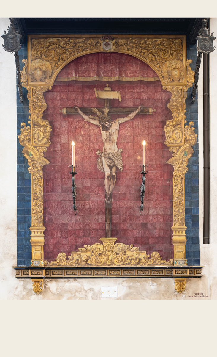 Carlospenjor's tweet photo. Hace unas semanas han dado comienzo los trabajos de restauración sobre el retablo cerámico del Cristo del Amor instalado en la calle Villegas, tareas que llevamos a cabo con la dirección de obra a cargo de la compañera Maite Béjar @Hdad_Amor #conservation #restauration #heritaje https://t.co/hW6gg32STW