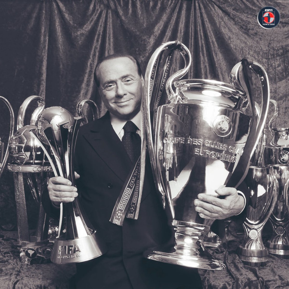 🙏 Falleció Don Silvio Berlusconi a los 86 años de edad.

El histórico presidente que llevó al AC Milan al máximo esplendor en el futbol de Europa.

En su gestión ganaron 5 veces la Champions, 8 veces la Serie A y muchos títulos más. 

espn.com.mx