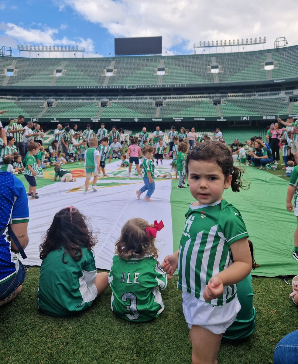 💚👶🏻🌴

La 𝐡𝐞𝐫𝐞𝐧𝐜𝐢𝐚 de quien más te quiere.