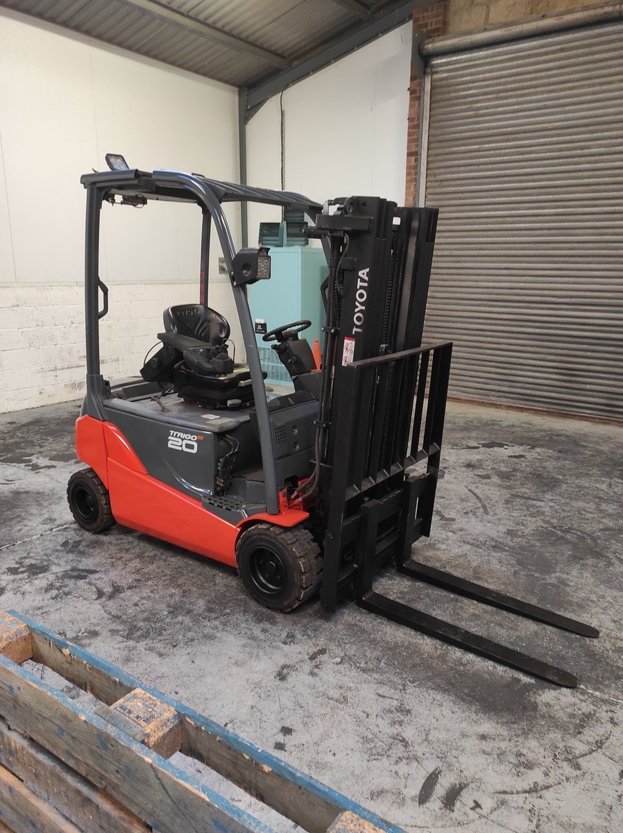 ColaTraining's tweet image. Slightly different week this week for us.
It&apos;s not every week we do #drivercpc on a weekday, we usually run ours on Saturdays. But this week we have three days worth for a customer. Got to keep those wheels turning.
We also have a #toolboxtalk for one of our regular customers..