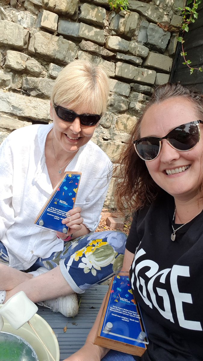 PoppinsDaycare1's tweet photo. Showing the trophies around this morning 🤣 with @totallytots23 #smallbutmighty #allotment #outdoorspace #childminders #friendship @EarlyWales @PACEYCymru @VictoriaExtence @Cath_Perry_ https://t.co/PYEeiAl2oi