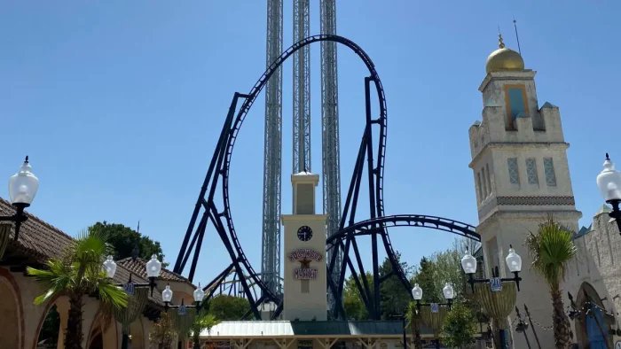 LaCasaDeEL's tweet photo. LCDE visita el @ParqueWarner y prueba su nueva atracción, Batman Gotham City Escape
https://t.co/7i7q1pXHro https://t.co/VSyFz2WI2z